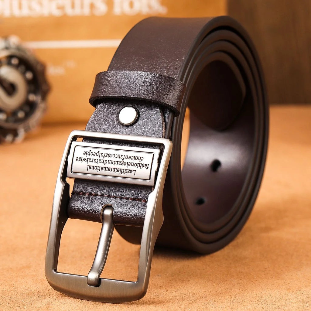 Ceinture en cuir pour hommes, boucle noire, nouveau style, à la mode, tendance, luxe léger, décontracté, polyvalent, adapté aux jeans, boucle ardillon