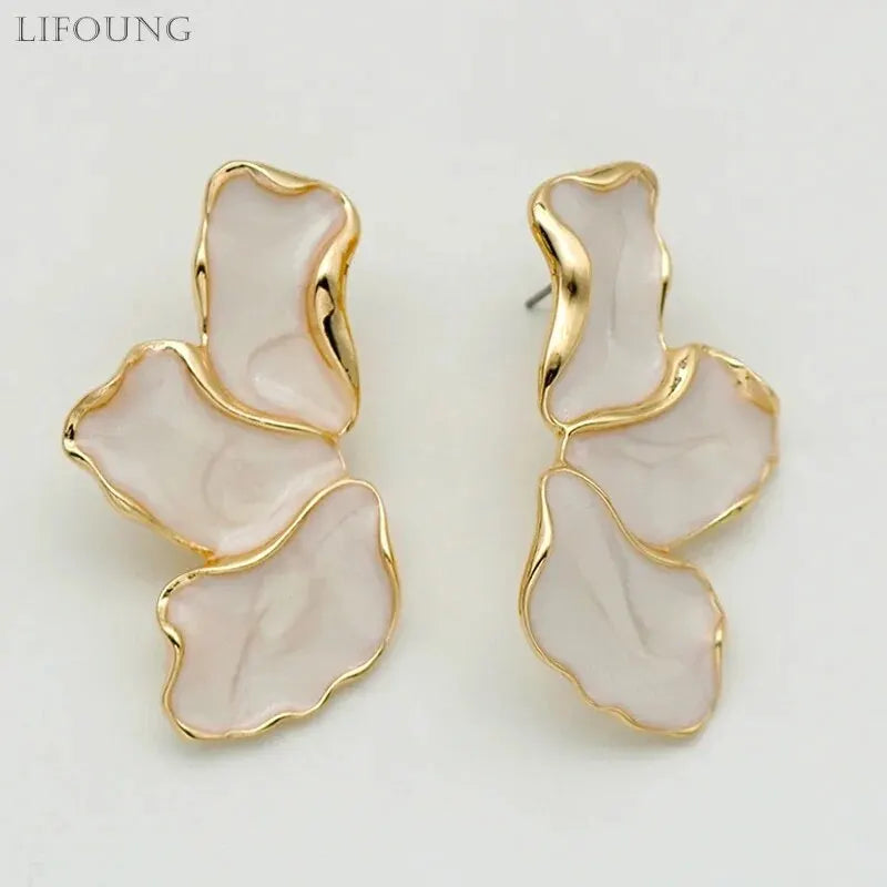 Boucles d'oreilles à dos irrégulier plaqué or, Design lourd, boucles d'oreilles à fleurs crème de haute qualité, le meilleur cadeau de famille pour moi