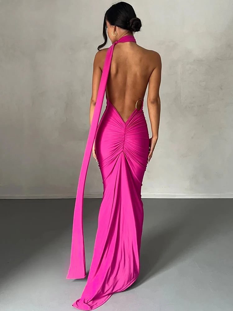Robe maxi sexy Hugcitar asymétrique dos nu à bretelles, avec boucle d'écharpe ajustable et fronces. Tenue élégante style streetwear Y2K pour festival