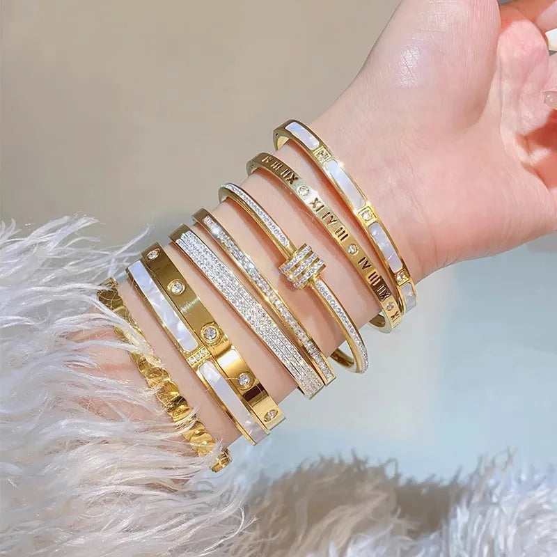 1 bracelet plaqué or en acier inoxydable et titane incrusté de zircon, style classique et simple, adapté à un usage quotidien pour femme