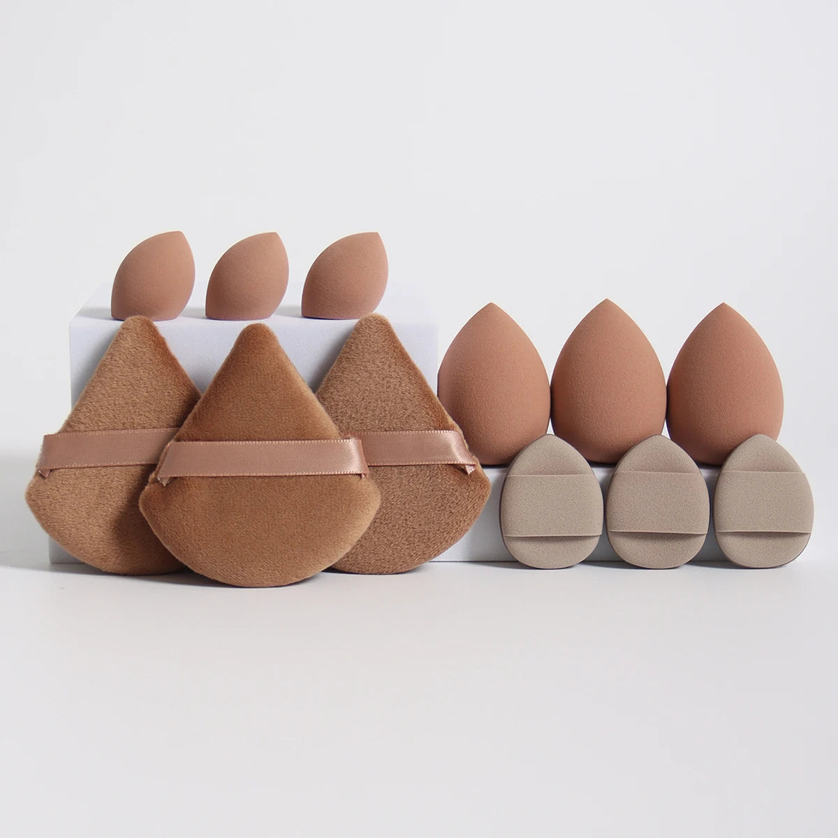 Ensemble d'éponges de maquillage tout usage de 12 pièces, composé de 3 houppettes de poudre libre, 3 mini houppettes à coussin d'air, 3 œufs de beauté et 3 mini beauté