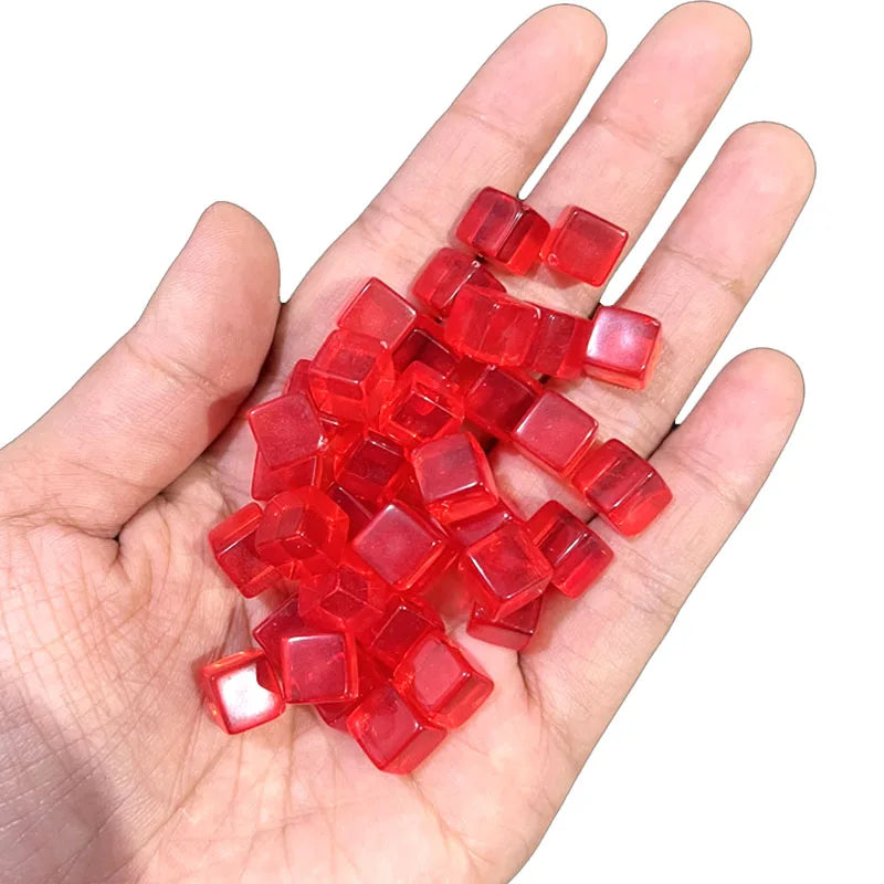 Lot de 100 dés cubiques transparents de 8 mm, pièces d'échecs, jetons, dés en cristal à coins carrés transparents pour jeux de société et puzzles