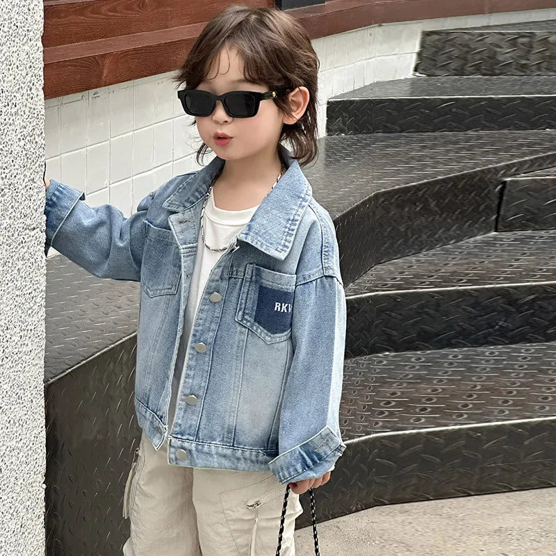 Nouvelle veste en jean décontractée pour bébé enfant avec poche, style classique, pour petit garçon. Tenues vintage avec veste en jean bleue