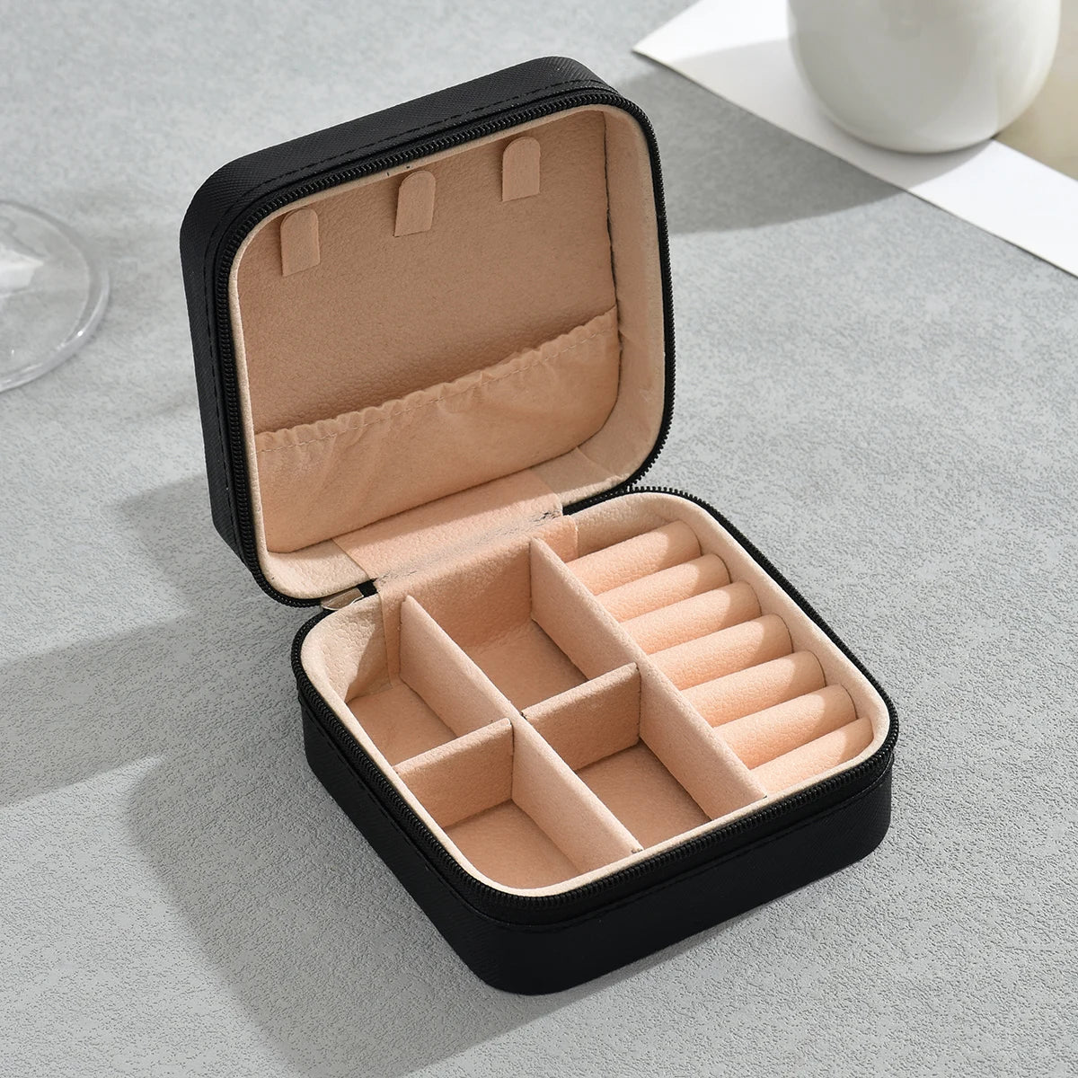 Portable Mini Jewelry Storage Box Travel Organizer Jewelry Case Leather Storage Earrings Necklace Ring Jewelry Organizer Display