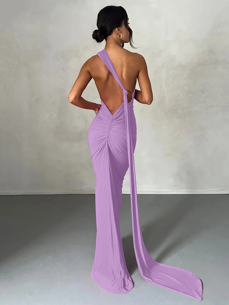Robe maxi sexy Hugcitar asymétrique dos nu à bretelles, avec boucle d'écharpe ajustable et fronces. Tenue élégante style streetwear Y2K pour festival