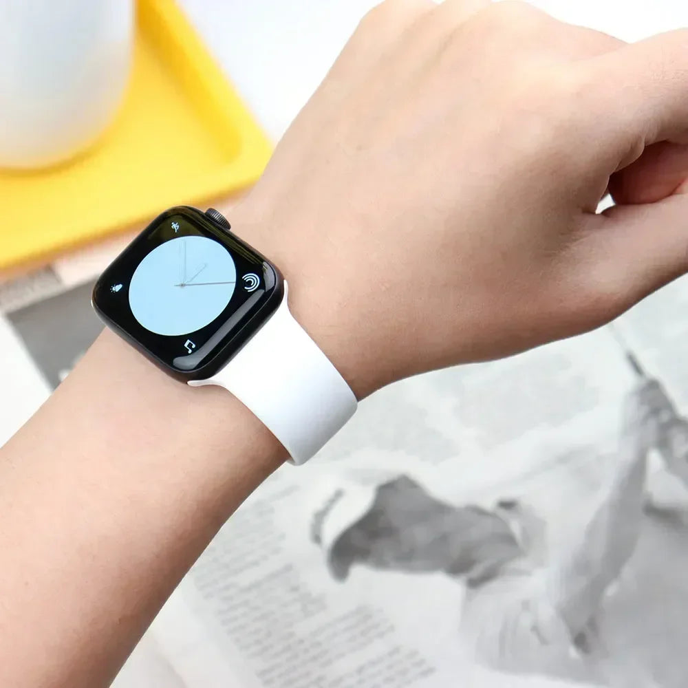 Bracelet en Silicone pour Apple Watch, 44mm 45mm 40mm 41mm 42-46mm, bracelet de sport iwatch série 8 7 6 5 4 9 10 11 SE-Ultra 2/3 49mm