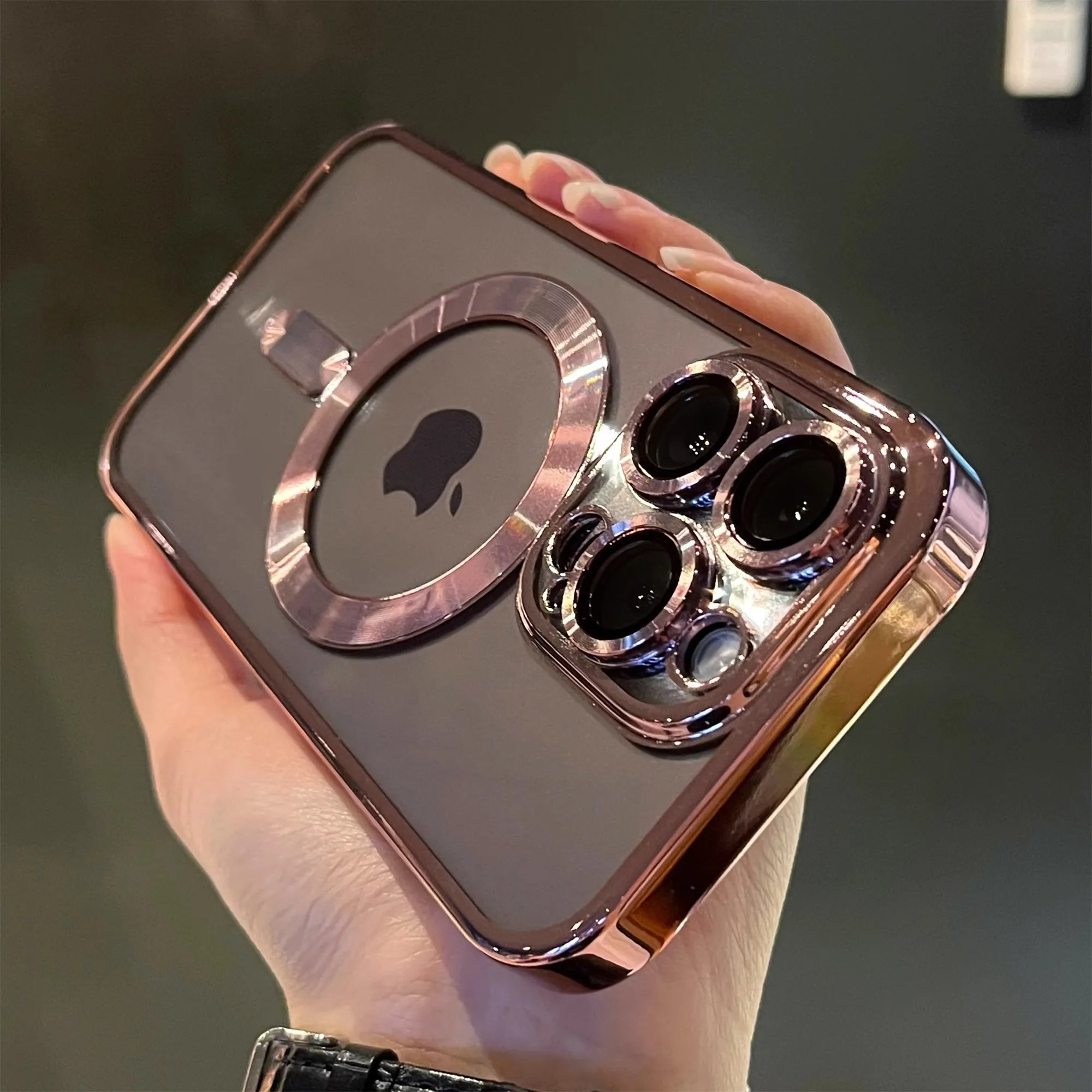 Étui transparent de luxe avec revêtement magnétique pour iPhone 11, 12, 13, 14, 15, 16, 17, Pro Max et Air Plus, compatible avec la recharge sans fil MagSafe et résistant aux chocs