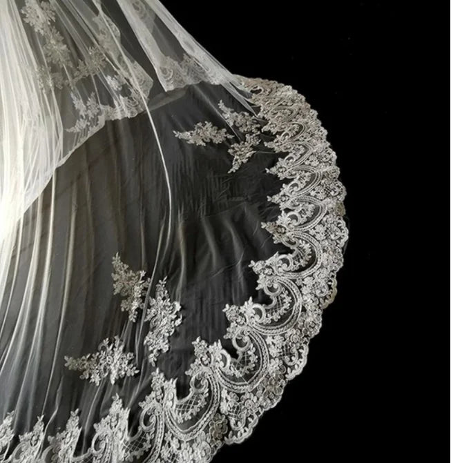 Voile de mariée de 5 m, 4 m ou 3 m de long, bordé d'appliqués de dentelle, en tulle 1 T, style cathédrale, avec peigne, blanc ivoire
