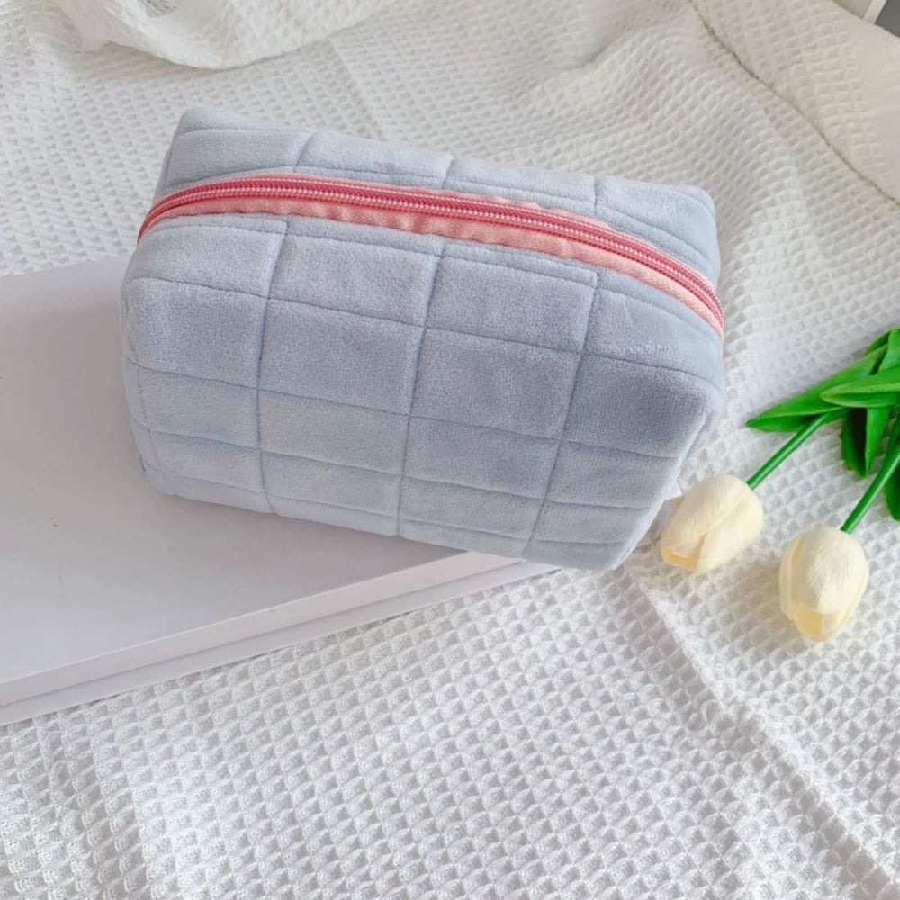 Sac de maquillage en peluche mignon pour femmes, petits sacs à cosmétiques portables de voyage, trousse de toilette à fermeture éclair de couleur unie, pochette de lavage, sacs de rangement