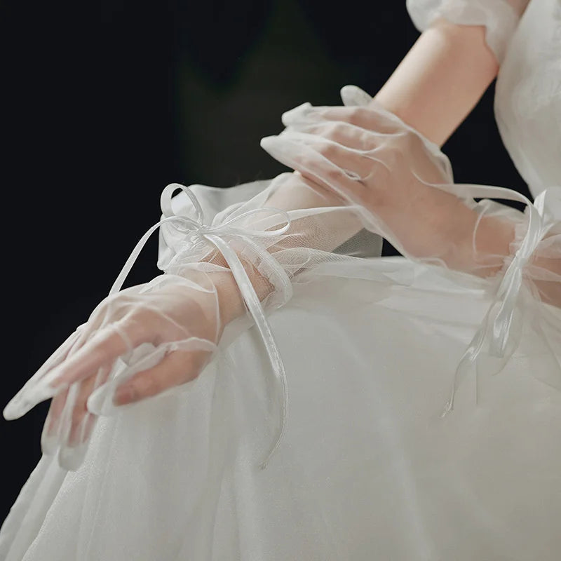 Gants sexy transparents en tulle noir et blanc, fins et courts, parfaits pour le printemps et l'été, pour les soirées, les danses et les mariages. Style Lolita