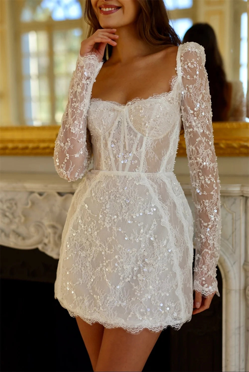 Robe de mariée personnalisée mini-jupe, col carré, dentelle à sequins, manches longues, dos lacé, robe courte, soirée après-fête