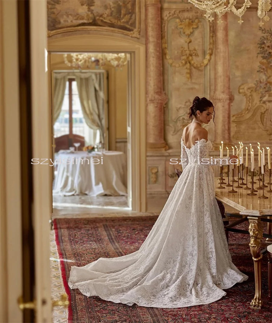 Robe de mariée moderne coupe A, bustier cœur, collection 2026, manches longues, élégante et personnalisable pour votre grand jour.