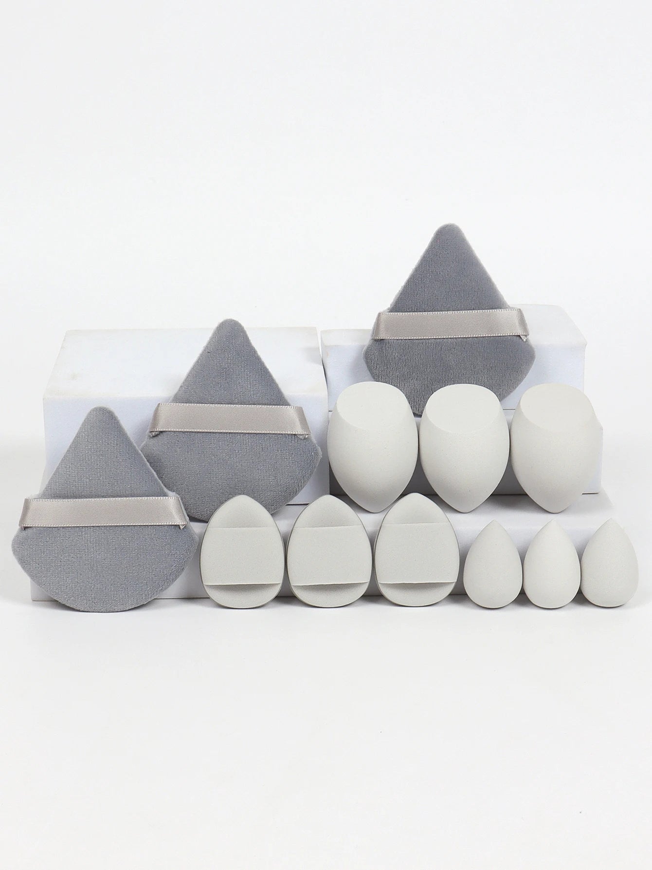 Ensemble d'éponges de maquillage tout usage de 12 pièces, composé de 3 houppettes de poudre libre, 3 mini houppettes à coussin d'air, 3 œufs de beauté et 3 mini beauté