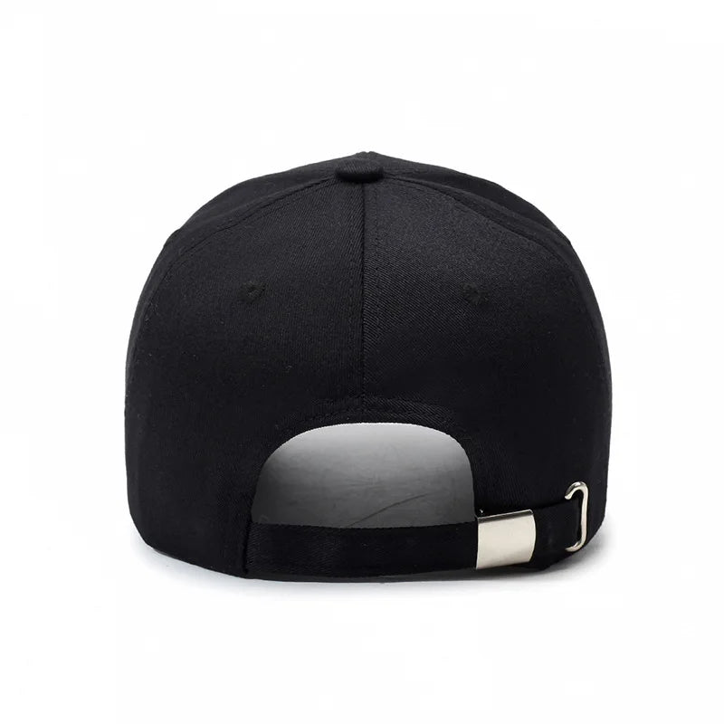 Casquette de baseball noire élégante avec logo unique en forme de corne de taureau blanc, idéale pour un usage quotidien et les activités de plein air